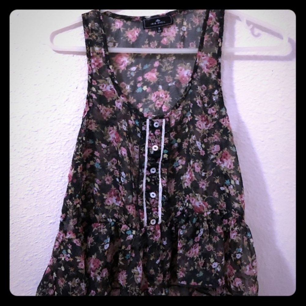 💜💜 Iris Basic Semi-Sheer summer top. Size S